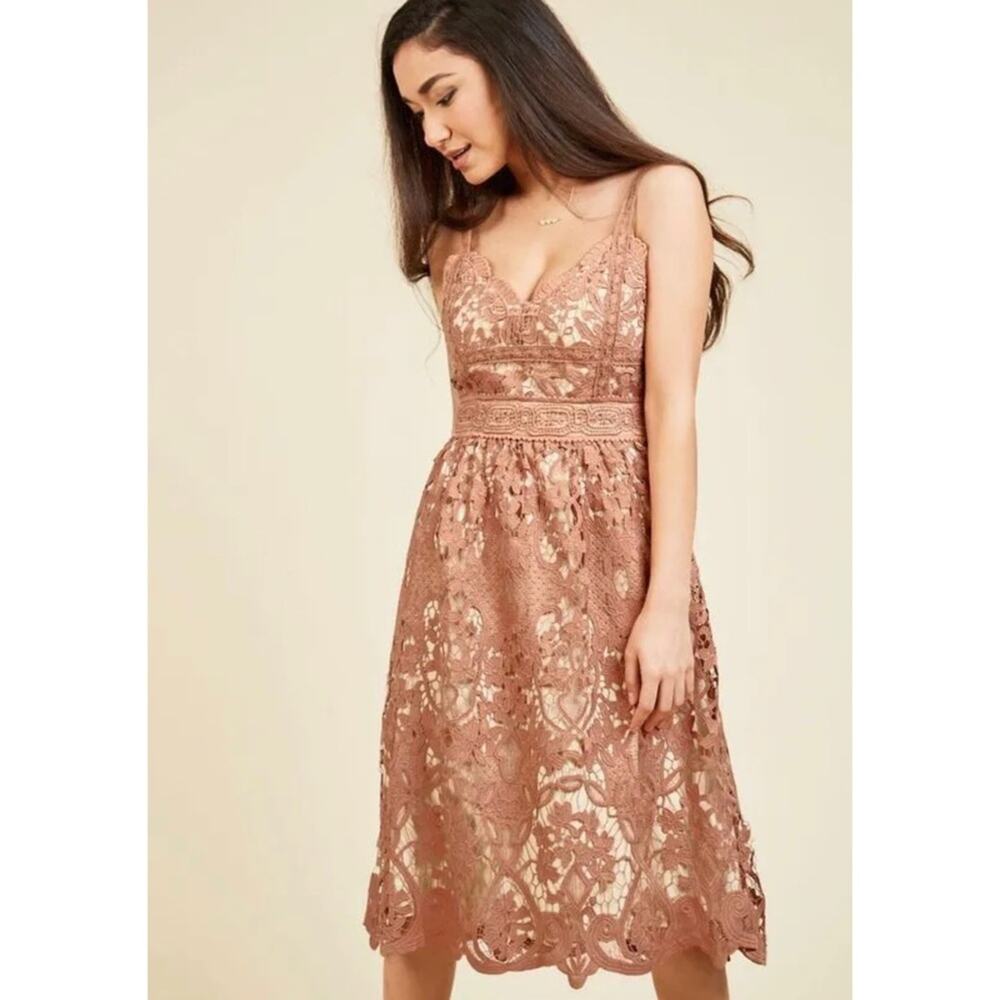 NWT ModCloth Champagne & Strawberry Nude Blush Lace Dress Medium